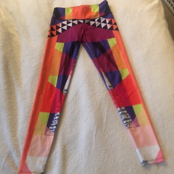 ONZIE Abstract Triangle Pattern Multi Leggings - Picture 5 of 16